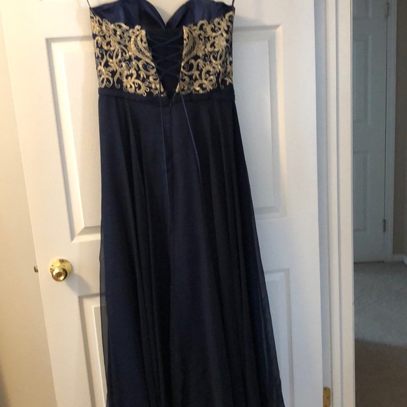 Grad/formal dress - Picture 3 of 4